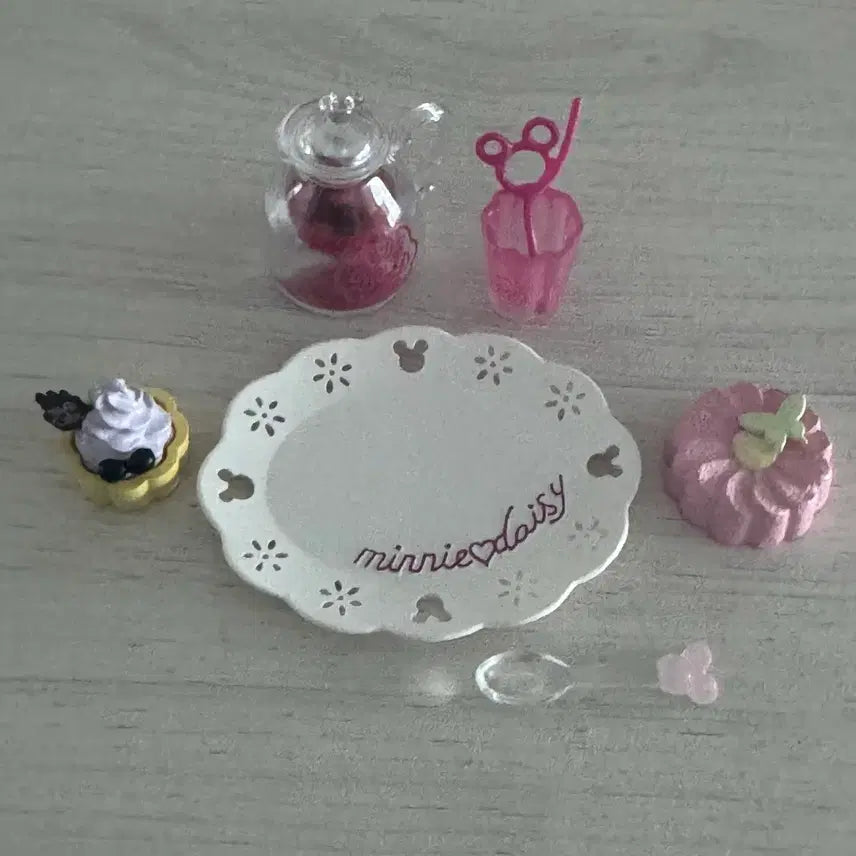 [BUNJANG] Disney Minnie Mouse Lovely Cake Miniature / 단종)미니어처 디즈니 단종식완 미니마우스 러블리케이크  프리티카페