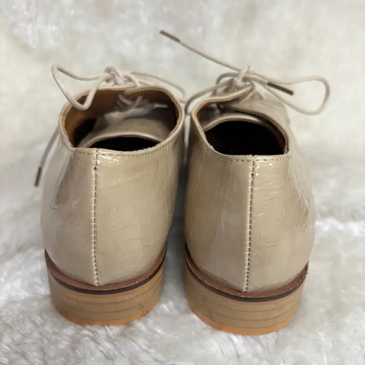 [BUNJANG] Beige Patent Leather Oxford Shoes / 베이지 페이턴트(에나멜) 옥스퍼드화