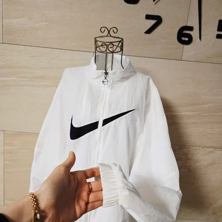 [BUNJANG] Nike Women's Windbreaker Jacket / [m] 나이키 여성 바람막이 자켓 런닝복