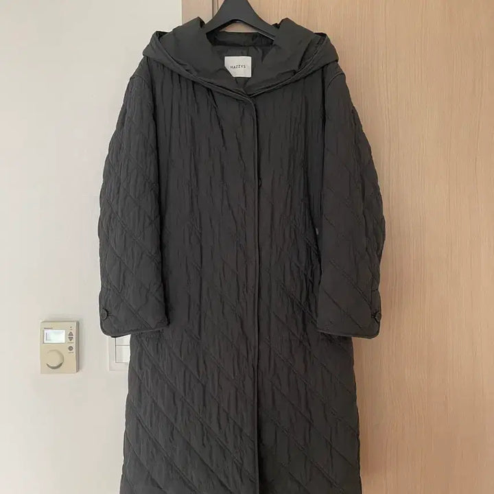 [BUNJANG] Hazzys Black Quilted Long Coat / 헤지스 블랙 퀼팅 롱 코트 (95)