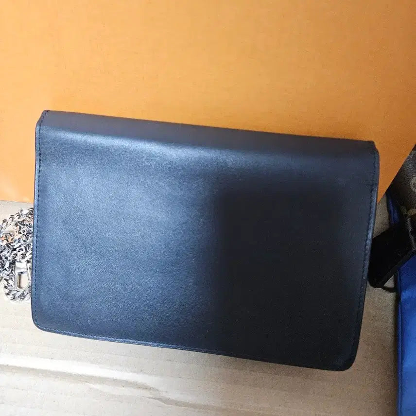 [BUNJANG] Givenchy Star Chain Bag / 지방시 블랙 가죽 스타 체인백