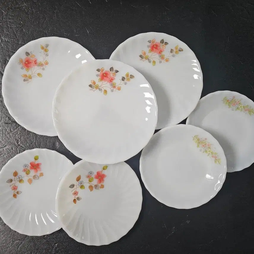 [BUNJANG] Vintage Milk Glass Plates Bundle Set / 일괄7개 빈티지밀크글라스 빈티지 골동품 접시 그릇