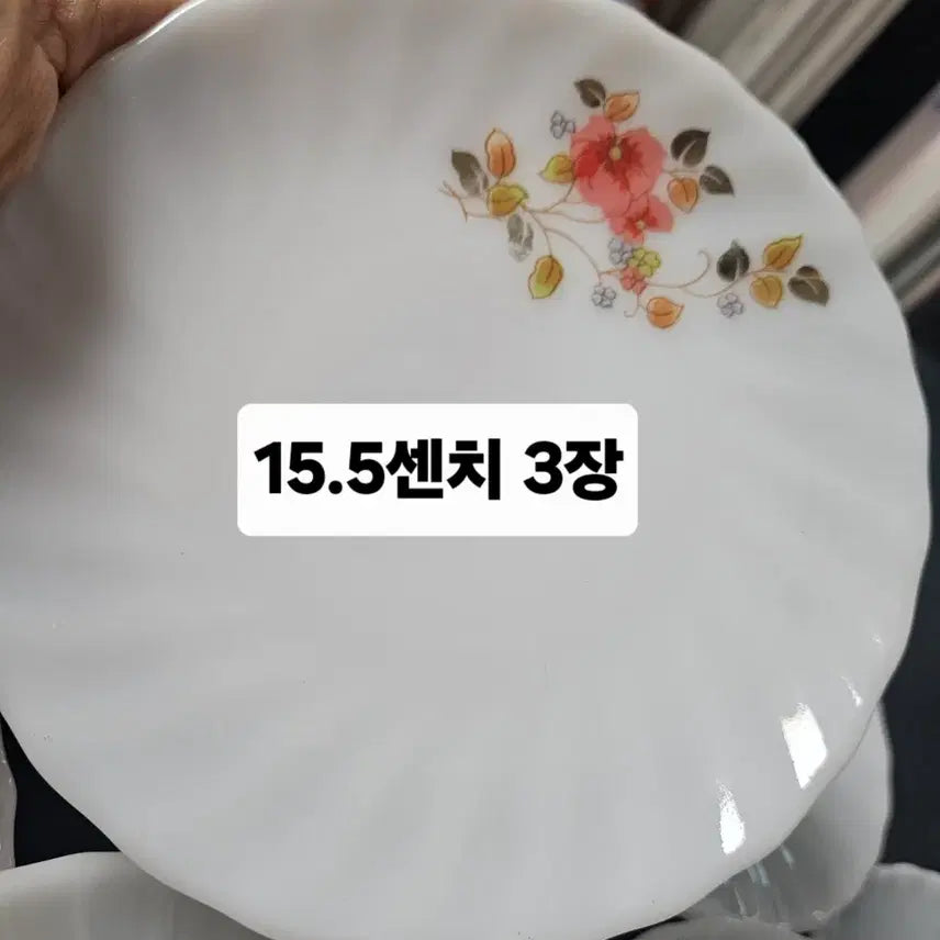 [BUNJANG] Vintage Milk Glass Plates Bundle Set / 일괄7개 빈티지밀크글라스 빈티지 골동품 접시 그릇