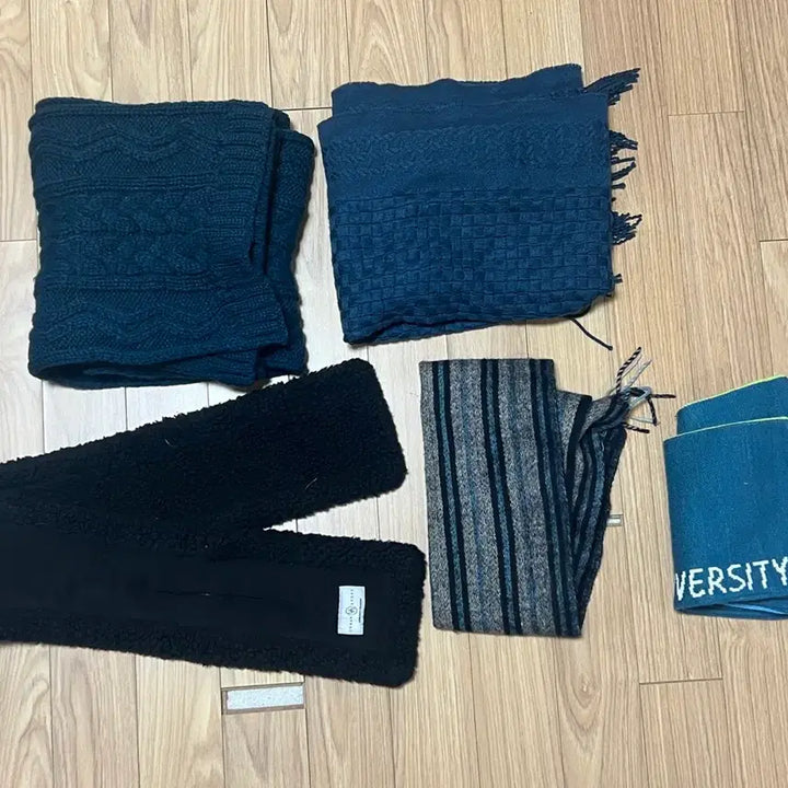 [BUNJANG] Assorted 5-Piece Winter Scarf Bundle / 머플러/목도리 5종 세트