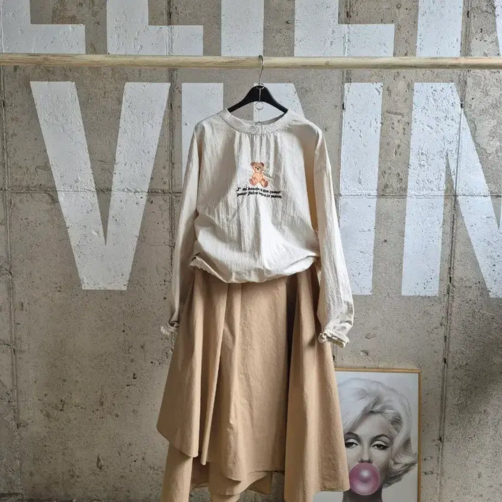 [BUNJANG] Embroidered Teddy Bear Windbreaker Jacket / 곰돌이 자수 바스락 라운드바람막이