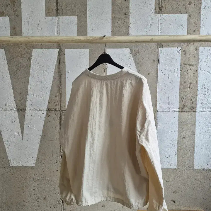 [BUNJANG] Embroidered Teddy Bear Windbreaker Jacket / 곰돌이 자수 바스락 라운드바람막이