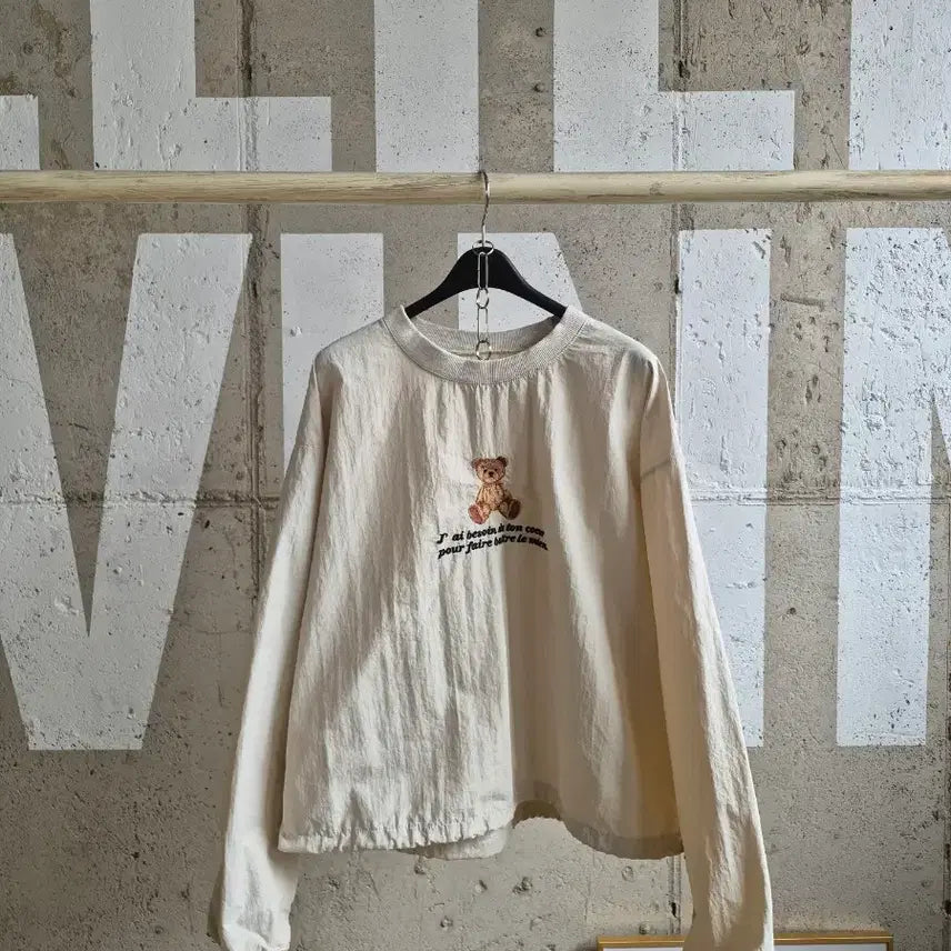 [BUNJANG] Embroidered Teddy Bear Windbreaker Jacket / 곰돌이 자수 바스락 라운드바람막이