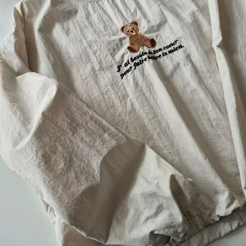 [BUNJANG] Embroidered Teddy Bear Windbreaker Jacket / 곰돌이 자수 바스락 라운드바람막이