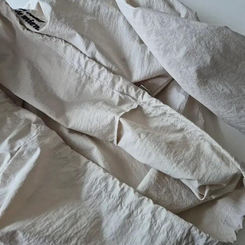 [BUNJANG] Embroidered Teddy Bear Windbreaker Jacket / 곰돌이 자수 바스락 라운드바람막이