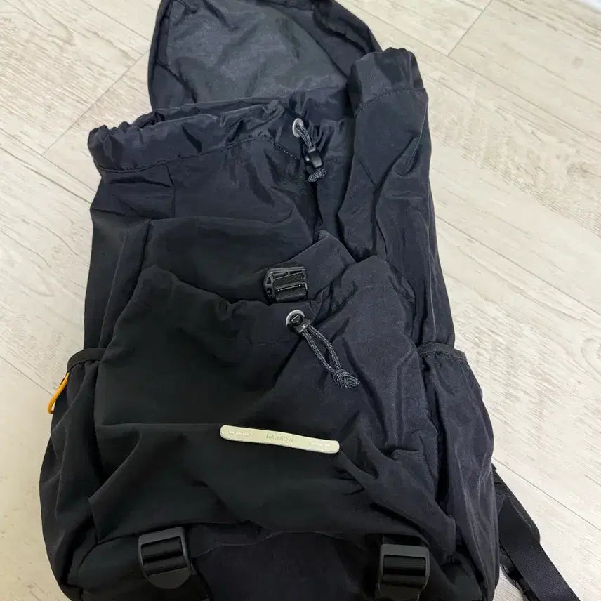 [BUNJANG] Rawrow String Backpack Black / 로우로우 스트링백팩 블랙