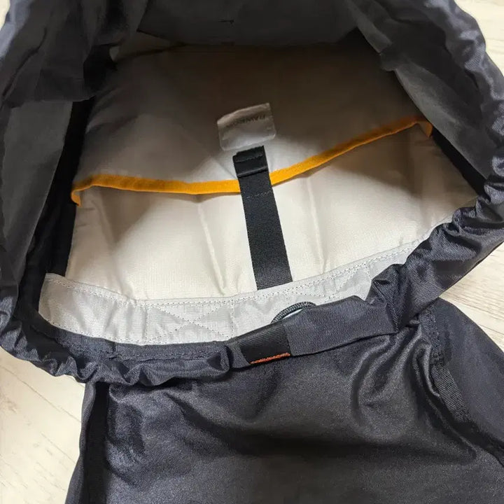 [BUNJANG] Rawrow String Backpack Black / 로우로우 스트링백팩 블랙