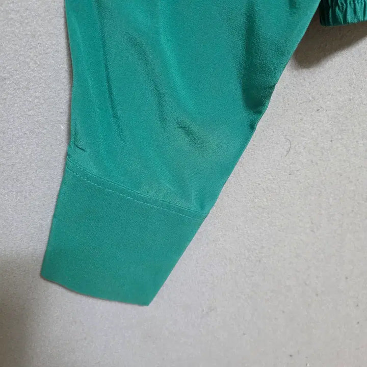 [SOLD OUT] 그린색 고급스런 실크 블라우스 36  n2815