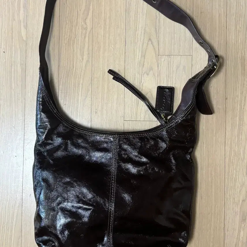 [SOLD OUT] COACH 코치 브라운 애나멜 레더 크로스백