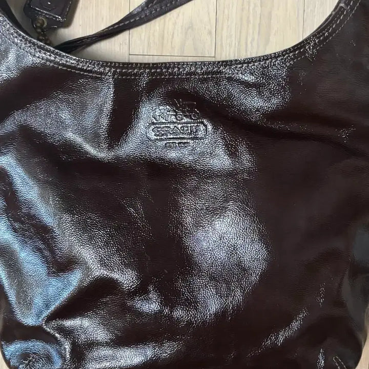 [SOLD OUT] COACH 코치 브라운 애나멜 레더 크로스백