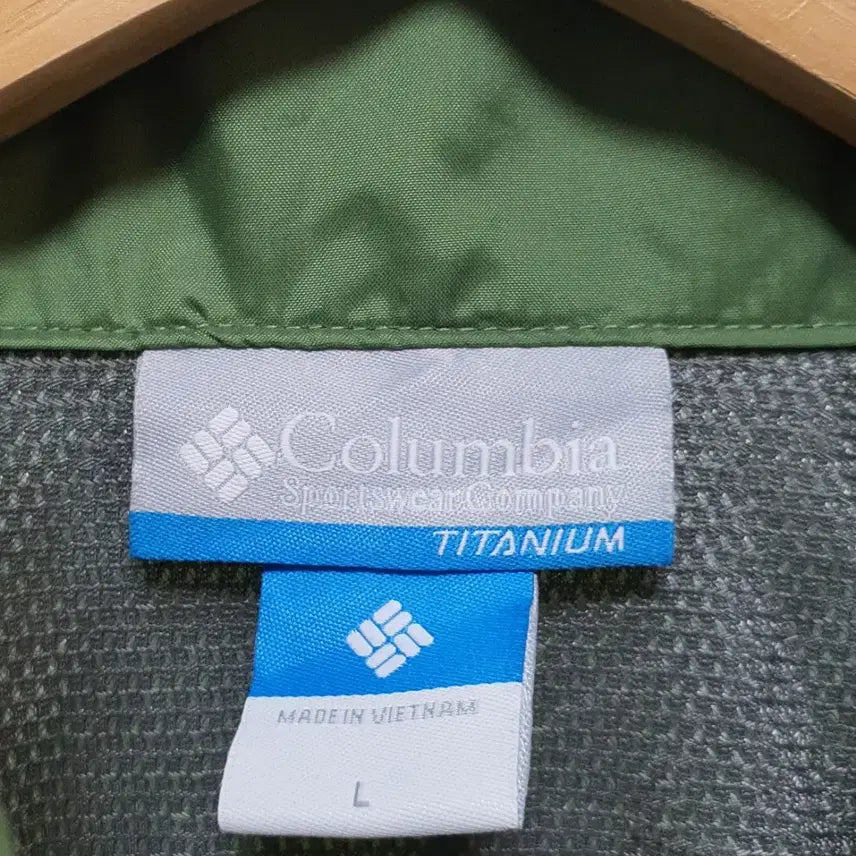 [BUNJANG] Columbia Titanium Windbreaker Jacket / 콜롬비아 티타늄 해외판 바람막이 자켓 105사이즈 새 옷