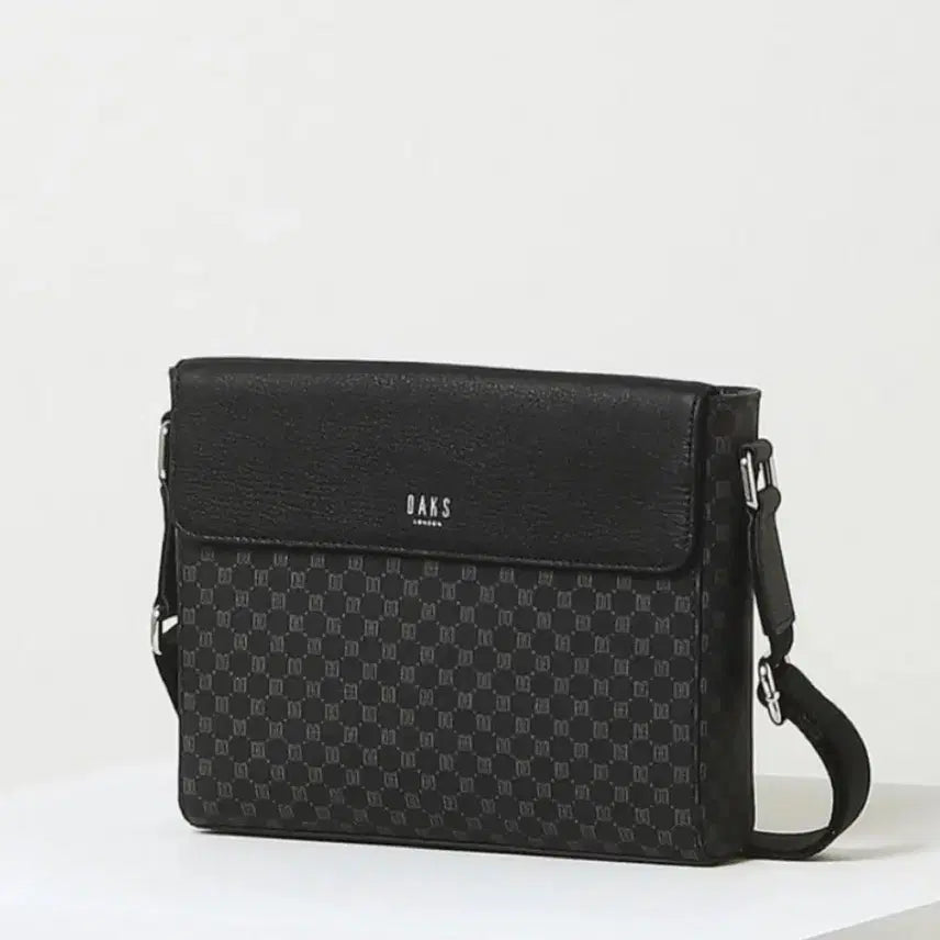 [BUNJANG] Daks Leather Black Pattern Crossbody Bag / 닥스 가죽 블랙패턴 크로스백
