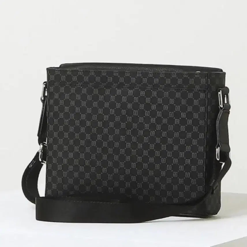 [BUNJANG] Daks Leather Black Pattern Crossbody Bag / 닥스 가죽 블랙패턴 크로스백