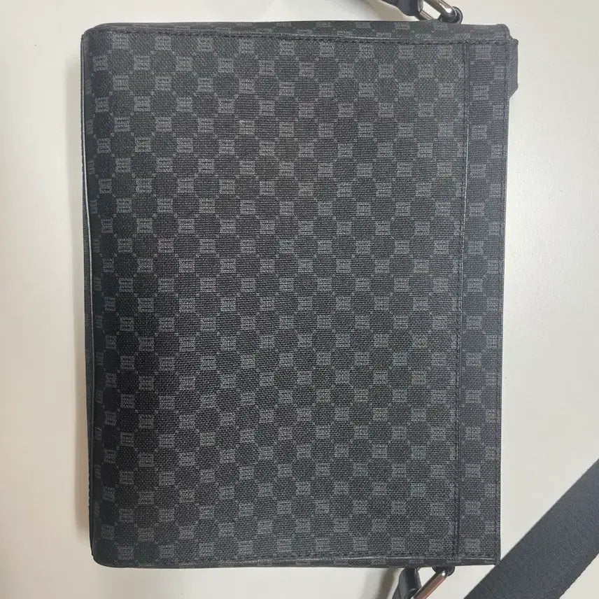 [BUNJANG] Daks Leather Black Pattern Crossbody Bag / 닥스 가죽 블랙패턴 크로스백