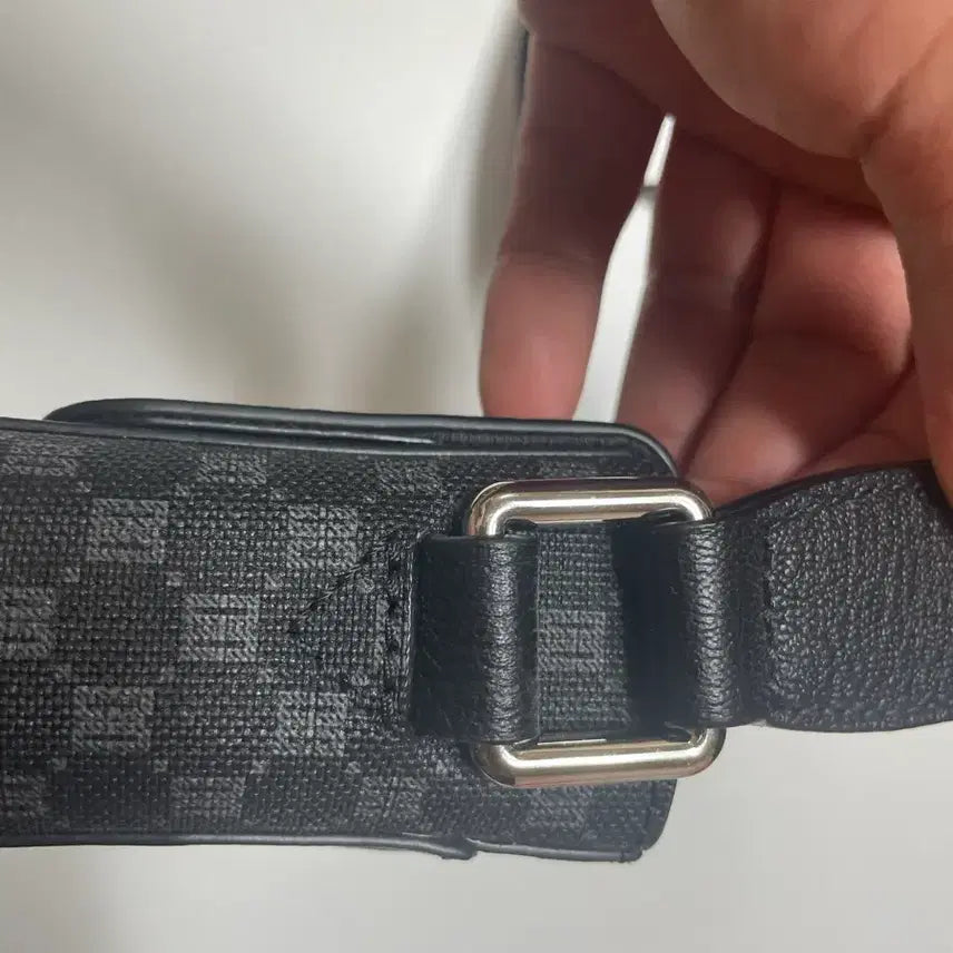 [BUNJANG] Daks Leather Black Pattern Crossbody Bag / 닥스 가죽 블랙패턴 크로스백