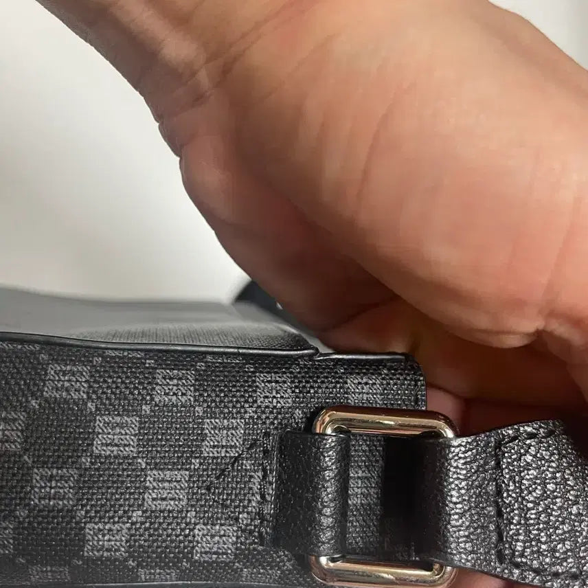 [BUNJANG] Daks Leather Black Pattern Crossbody Bag / 닥스 가죽 블랙패턴 크로스백