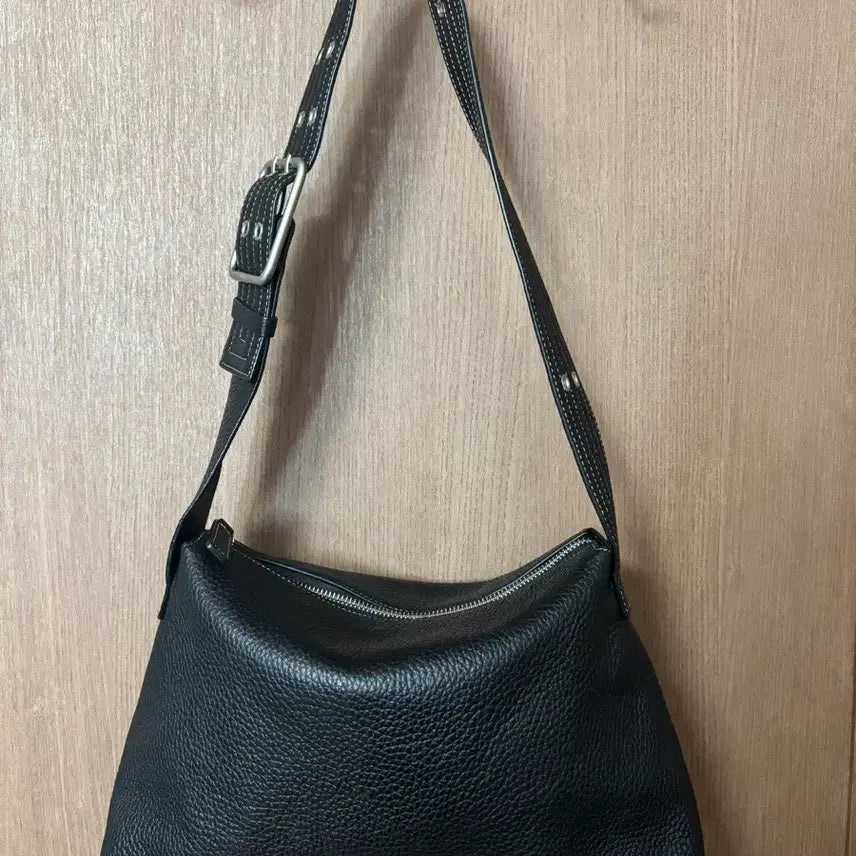 [SOLD OUT] JUBINE 쥬바인 블랙 스터드 레더 숄더백