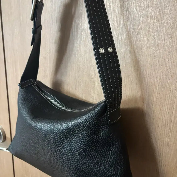 [SOLD OUT] JUBINE 쥬바인 블랙 스터드 레더 숄더백