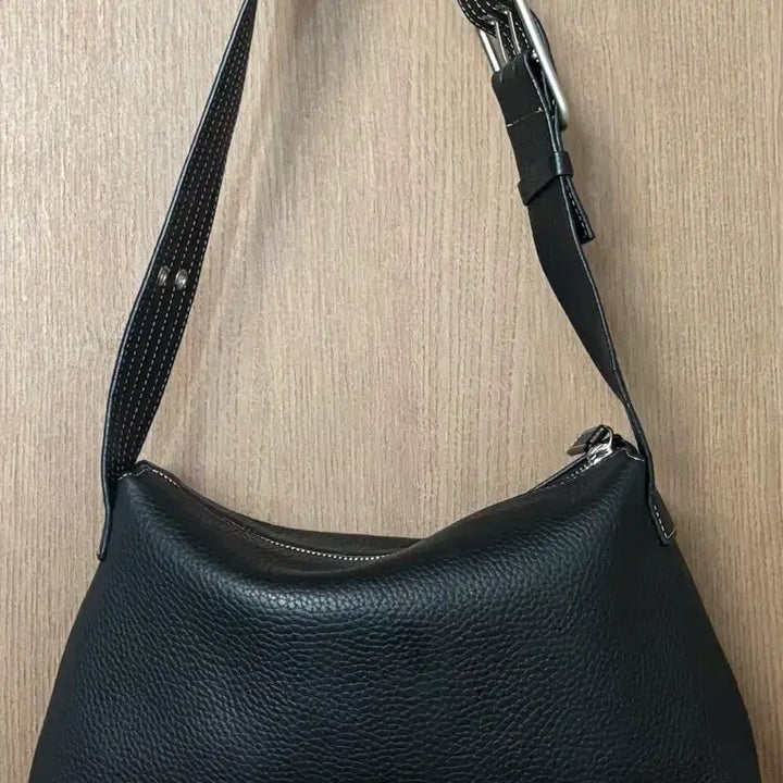 [SOLD OUT] JUBINE 쥬바인 블랙 스터드 레더 숄더백