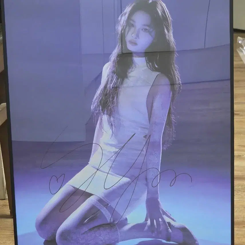 [BUNJANG] NMIXX Seolyoon Signed Poster / 엔믹스 설윤 싸인 포스터