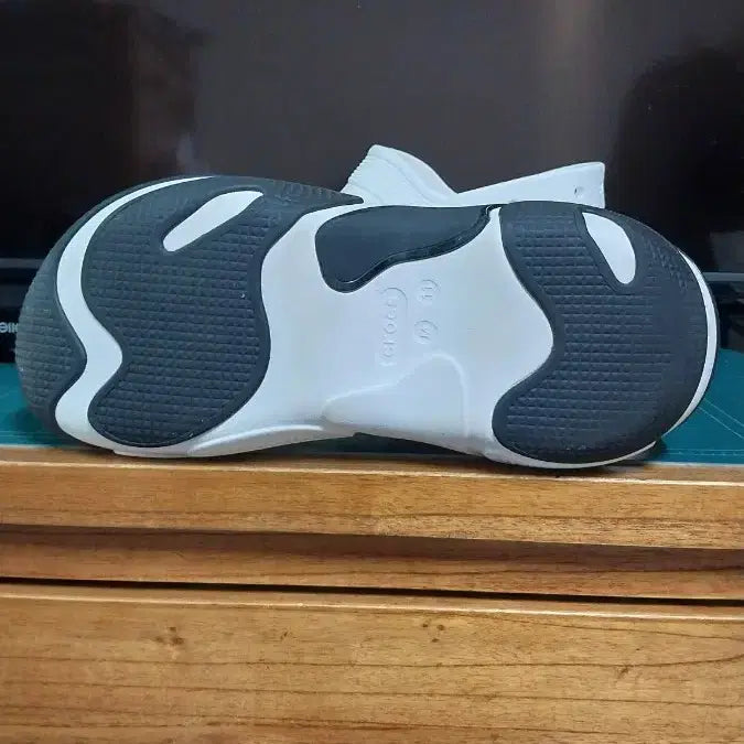 [BUNJANG] Crocs Bubble Crush Clog Sandals / 크록스 버블 크러쉬 클로그 샌들. M11. 290