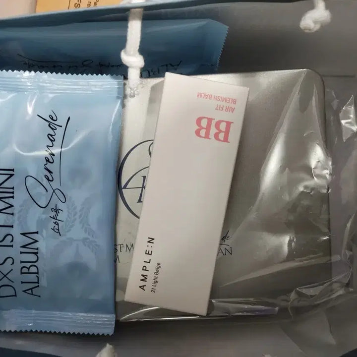 [BUNJANG] SEVENTEEN DK Seungkwan DxS Broadcast Kit / 세븐틴 DxS 승관 도겸 공방 포카 역조공 키트 양도