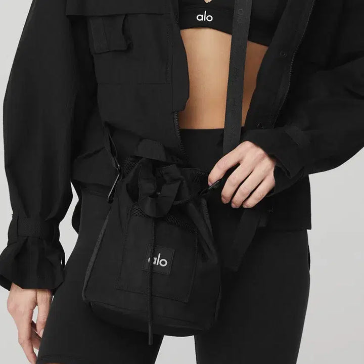 [BUNJANG] ALO Drawstring Bucket Bag Black / 알로 ALO 드로스트링 버킷백 블랙