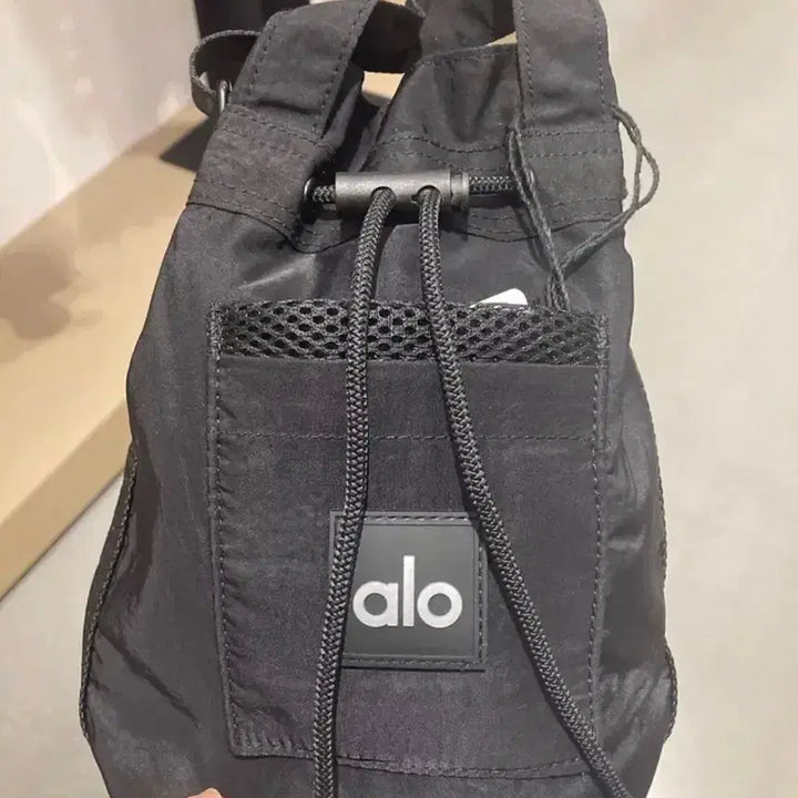 [BUNJANG] ALO Drawstring Bucket Bag Black / 알로 ALO 드로스트링 버킷백 블랙