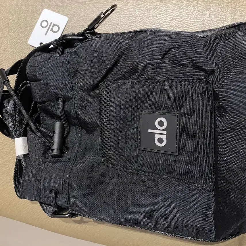 [BUNJANG] ALO Drawstring Bucket Bag Black / 알로 ALO 드로스트링 버킷백 블랙