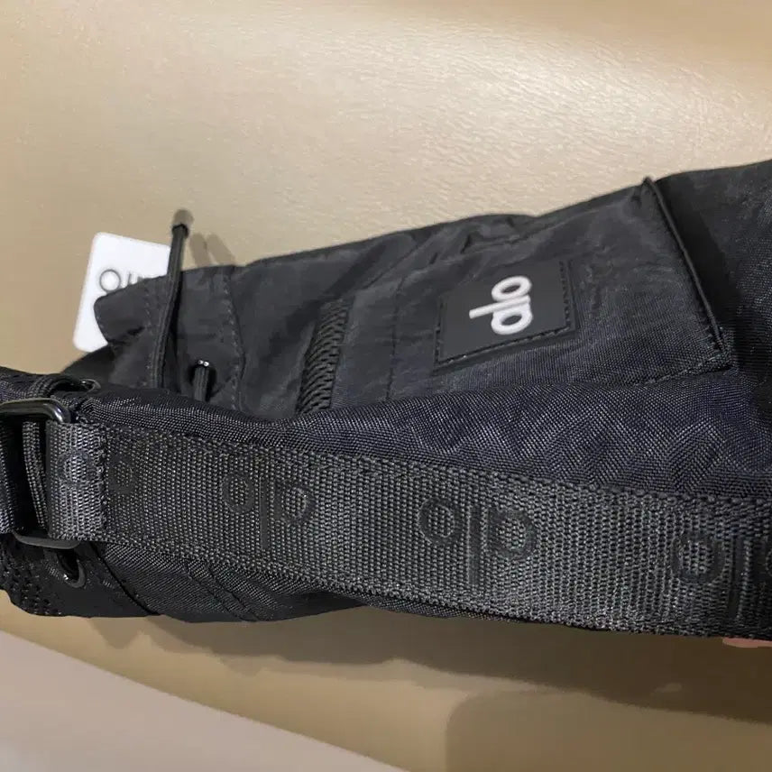 [BUNJANG] ALO Drawstring Bucket Bag Black / 알로 ALO 드로스트링 버킷백 블랙