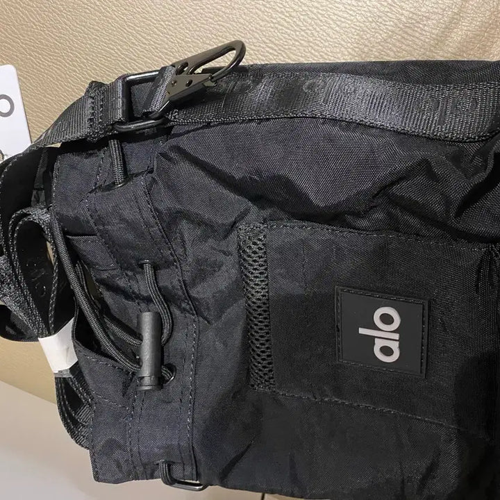 [BUNJANG] ALO Drawstring Bucket Bag Black / 알로 ALO 드로스트링 버킷백 블랙