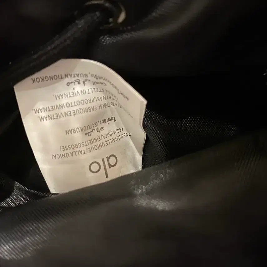 [BUNJANG] ALO Drawstring Bucket Bag Black / 알로 ALO 드로스트링 버킷백 블랙