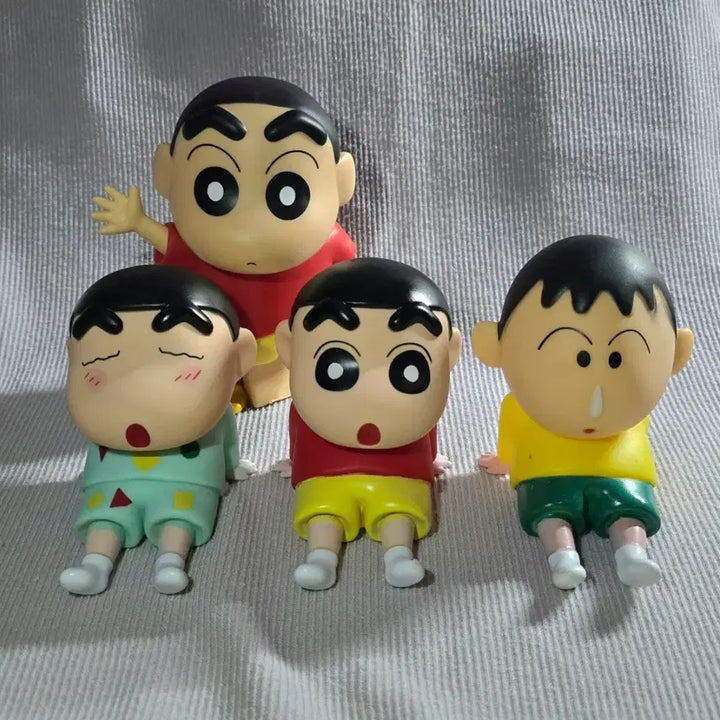 [BUNJANG] Crayon Shin-chan Figure Bundle Set / 짱구 피규어/거치대 (4개 일괄)