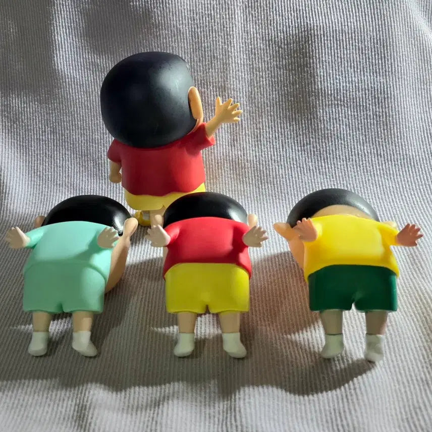 [BUNJANG] Crayon Shin-chan Figure Bundle Set / 짱구 피규어/거치대 (4개 일괄)