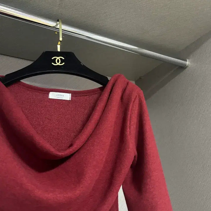 [BUNJANG] Off-Shoulder Wine Long-Sleeve T-shirt / 새상품)오프숄더티(와인)