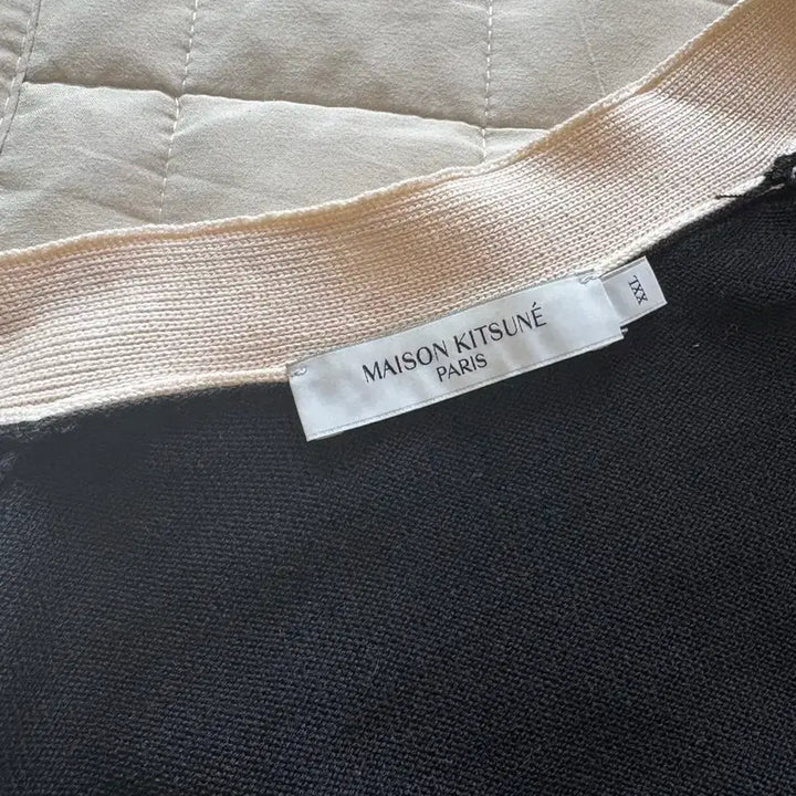 [SOLD OUT] [Maison Kitsune] 블랙 가디건 폭스 패치