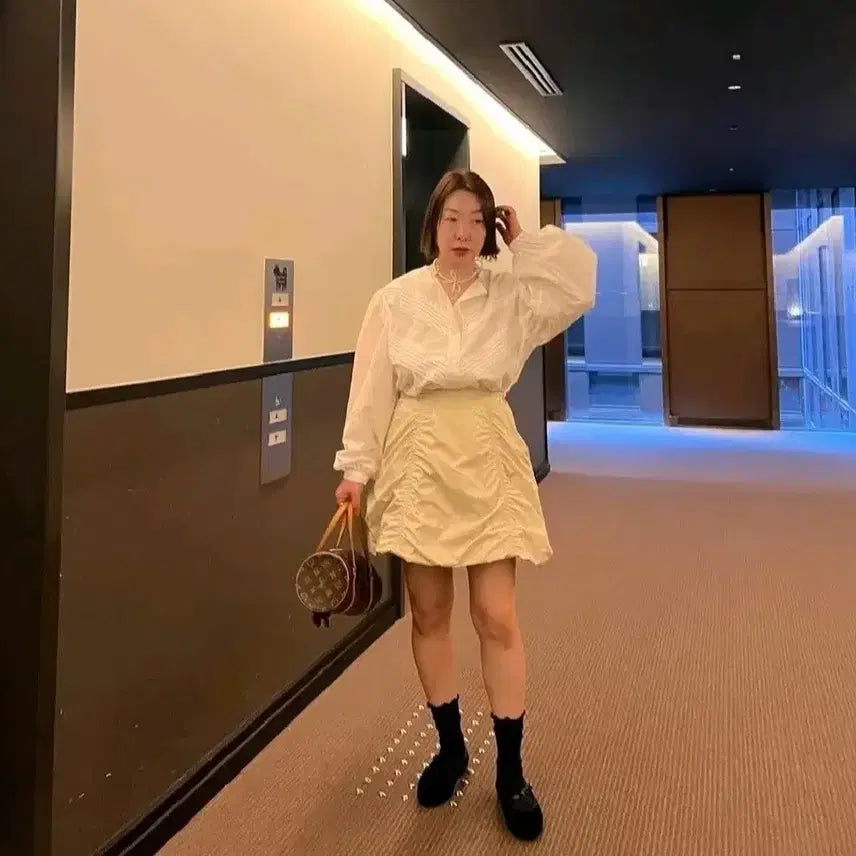 [BUNJANG] We Are Here Frill Blouse - White / 위아히얼 프릴 블라우스 - 화이트