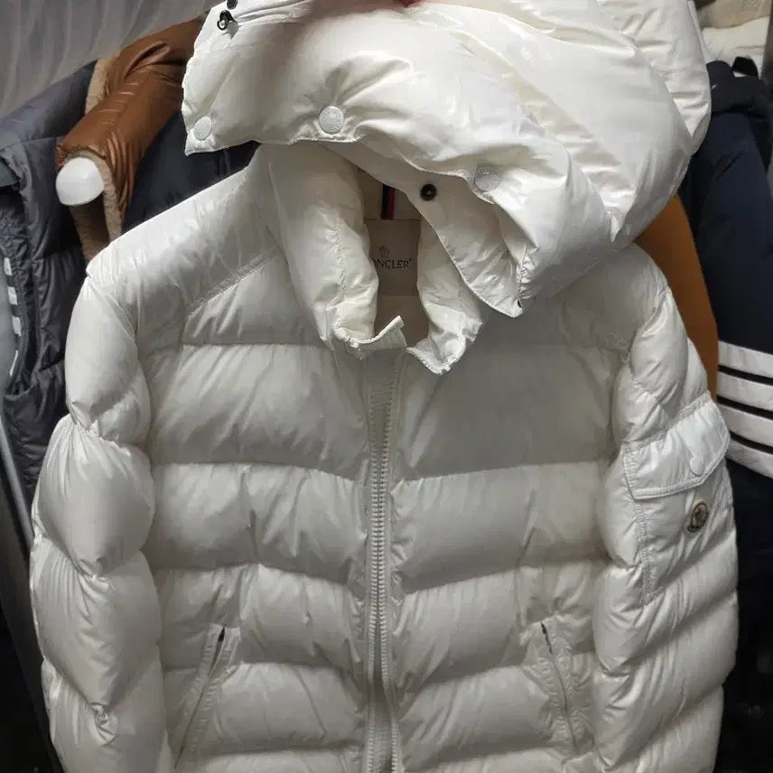 [BUNJANG] Moncler Maya Padded Jacket White / 몽클레어 마야 패딩 화이트