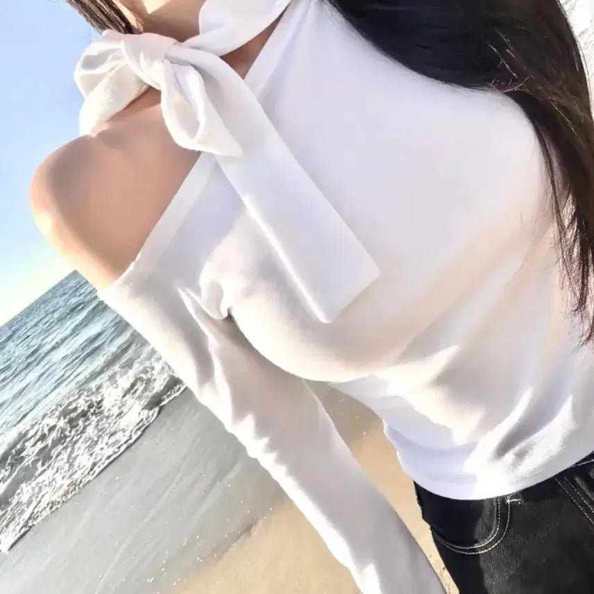 [BUNJANG] Halterneck Off-Shoulder Long-Sleeve T-Shirt - Beige / (새상품 포장그대로) 홀터끈 오프숄더 긴팔 티셔츠 베이지컬러