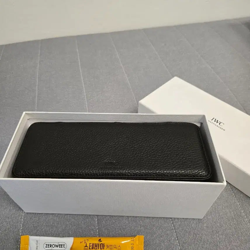 [BUNJANG] IWC Travel Watch Case / IWC 여행용 시계 보관함