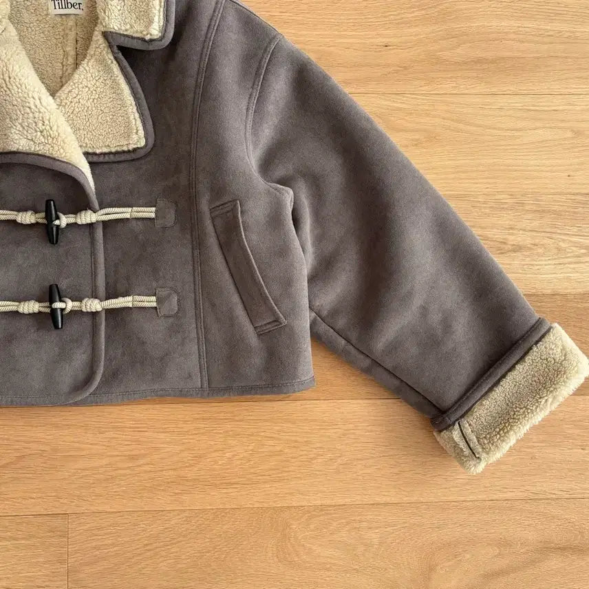 [BUNJANG] Tillber Suede Duffel Short Mustang / Tillber 틸버 스웨이드 더플 숏 무스탕