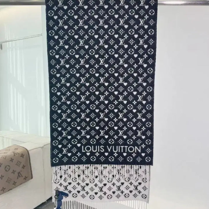 [BUNJANG] Louis Vuitton Black and White Scarf / 루이비통 블랙 앤 화이트 목도리