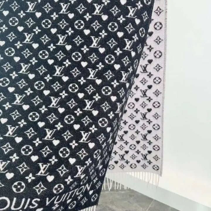 [BUNJANG] Louis Vuitton Black and White Scarf / 루이비통 블랙 앤 화이트 목도리