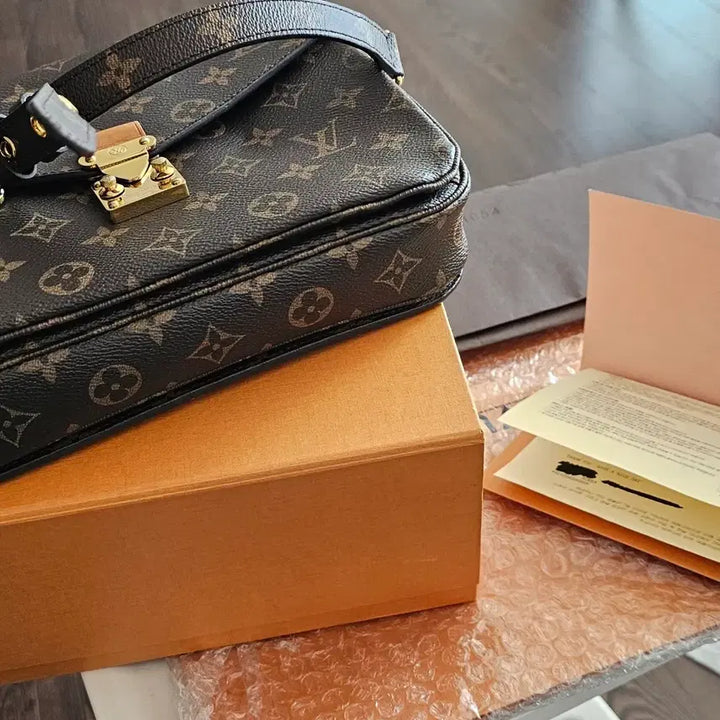 [BUNJANG] Louis Vuitton Pochette Metis Monogram Crossbody Bag / 루이비통 포쉐트 메티스 모노그램