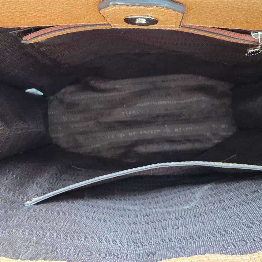 [BUNJANG] Metrocity Embossed Logo Tote Shoulder Bag / 메트로시티 엠보싱 로고 토트 겸 숄더백