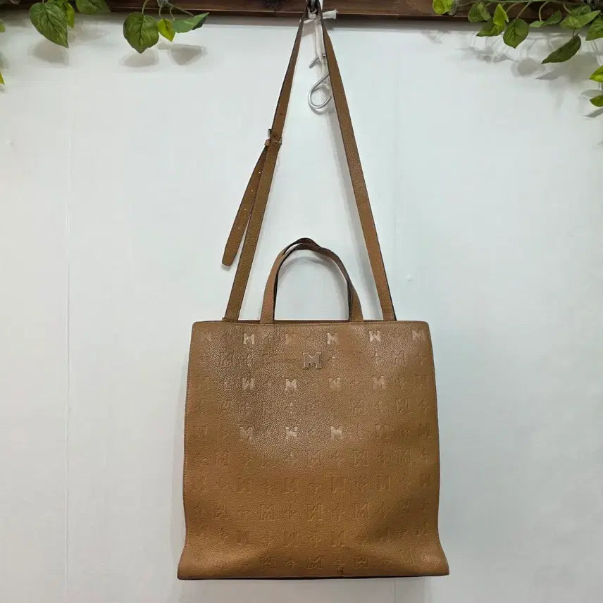 [BUNJANG] Metrocity Embossed Logo Tote Shoulder Bag / 메트로시티 엠보싱 로고 토트 겸 숄더백